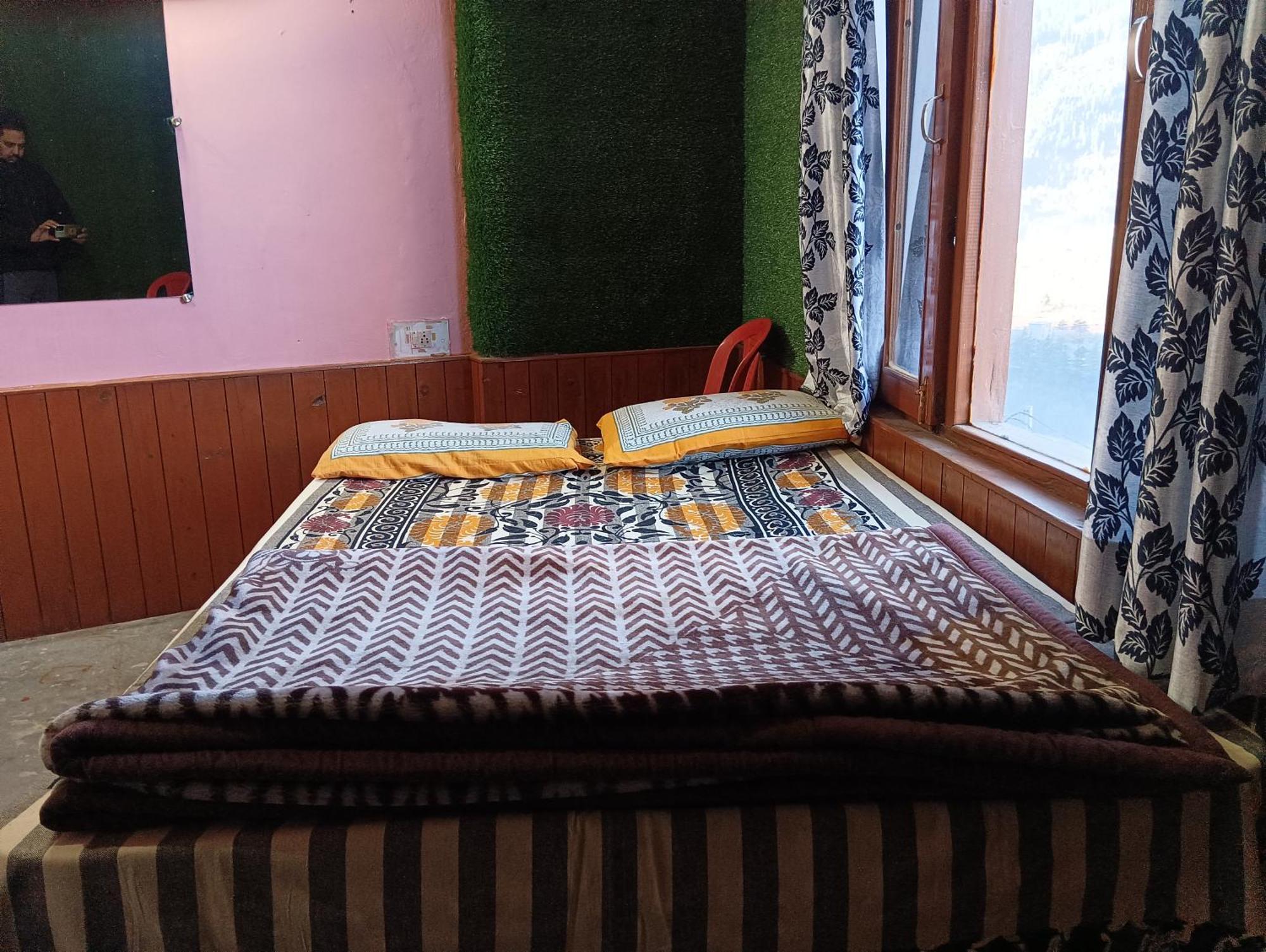Roop Mountain Homestay Manāli エクステリア 写真
