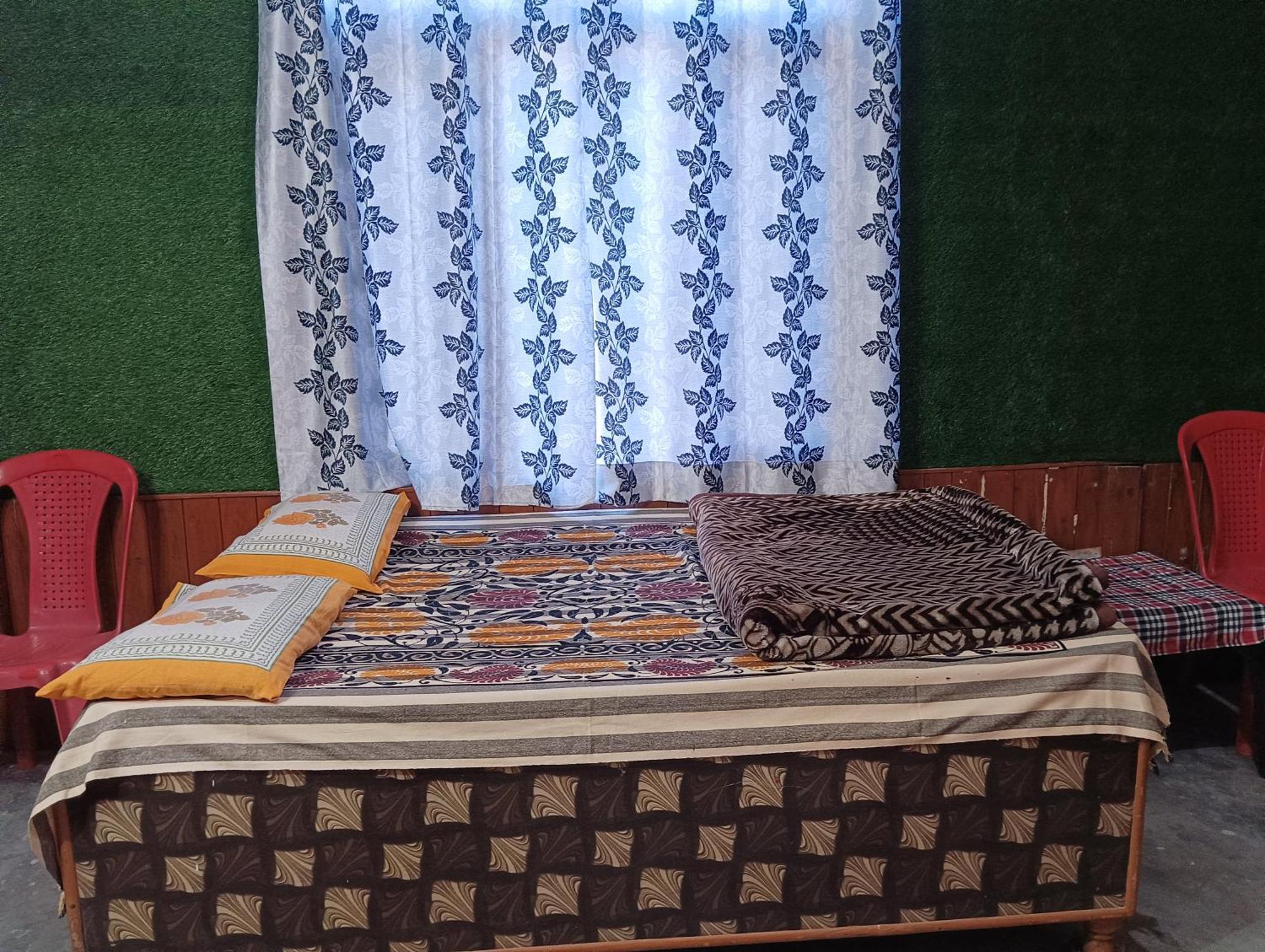 Roop Mountain Homestay Manāli エクステリア 写真